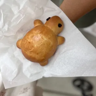 Turtle shaped bread - so cute and yummy. My girls loved them!