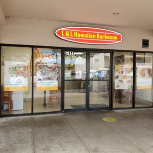 Did ya know there was an L &amp; L Hawaiian Barbecue inside of Manoa Marketplace?