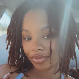 Nahkya T.