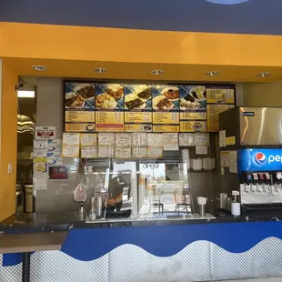 81921 yay no line and about to orda some good grine kine food!