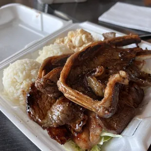 Mixed BBQ plate with mac salad