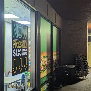 The alleys behimd L&amp;L Hawaiian BBQ