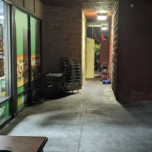 Back of L&amp;L Hawaiian BBQ where rats are running rampant