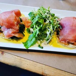 OEUF BENEDICTINE AUX SAUMON  Poached Egg, Smoked Salmon, Spinach, Hollandaise, Market Greens, Pommes Frites