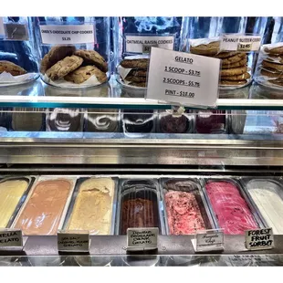 Gelatos &amp; Cookies! Great! L&apos;Appetito. Corner Huron St /Wabash Ave.  Very Good Italian Deli &amp; Imported Italian foods. Great Coffee &amp; Sweets!