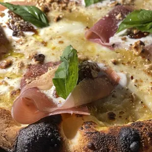 Pizza is so good here