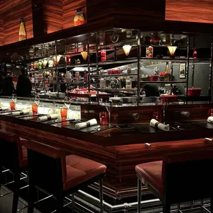 chef's counter seating, open kitchen