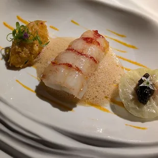 @endoedibles on Instagram 08/26/24  LE HOMARD - lobster, savoy cabbage, bell pepper coulis