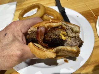 Hogs And Heifers Sports Bar And Grill