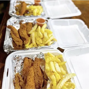 4pc Golden Fried Perch w/ reg fry