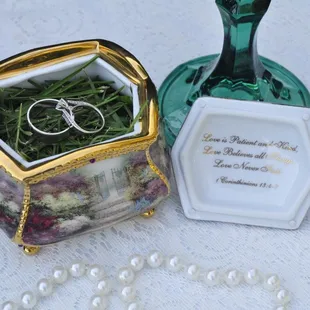 Vintage ring bearer box for rent. L'Belle Rentals. Check lbelleweddings.com for more details and prices!