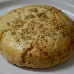Pineapple bun with cream filling