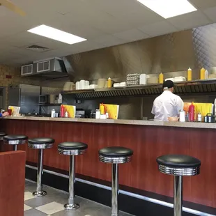 Large counter 17 seats!