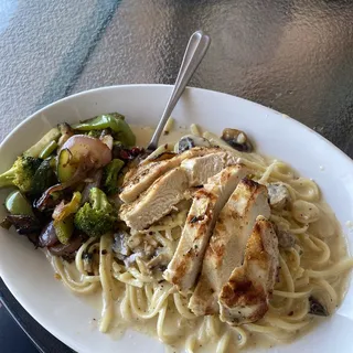 Spicy Garlic Chicken Pasta