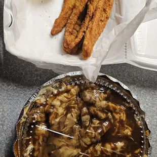 Chicken strips, poutine