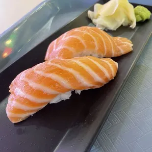Salmon Sushi(2pcs)