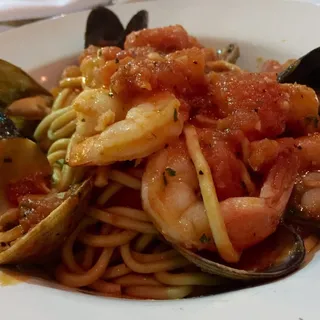 Spaghetti ai Frutti di Mare*