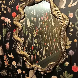 Delightful skake theme in the restroom