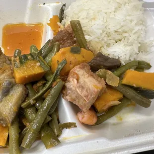 Only got 1 piece of fat, no meat, but veggies were tasty