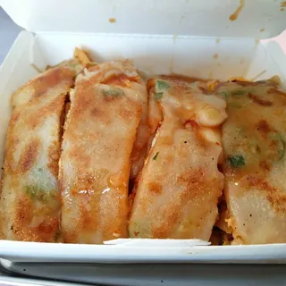 E6. Kimchi with BBQ Pork EggPancake