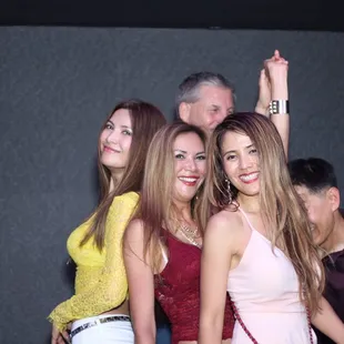 Bob's Angels at L8 what a fun place !!