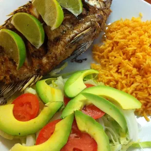 OMG! Whole tilapia deep fried! OMG!!!