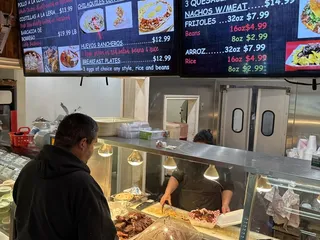 Los portales Meat Market & Cocina