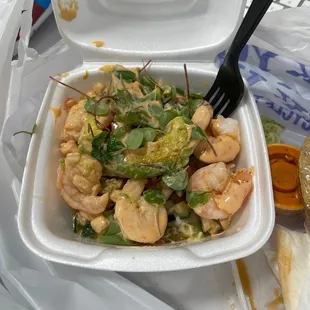 $7.02 dólares para "una costeada de camarón" con 6 camarón se pasaron de lanza