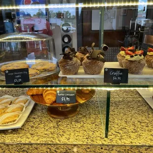 Crufiins, croissants, Baklava, Cookies