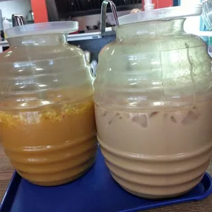 L- Agua de Ensalada de Fruta. R- Horchata Salvadoreña. Both tasty and very unique.