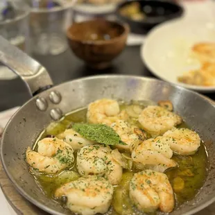 GAMBAS AL AJILLO - Red shrimps w/ EVOO, garlic, chili, bay leaf and oloroso wine