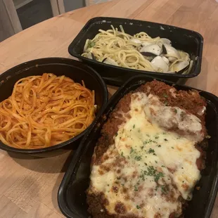 Chicken parm, linguine with Marinara, linguine with clams.