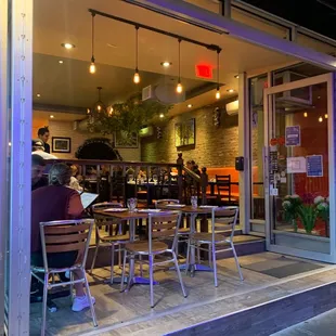 the outside of a restaurant
