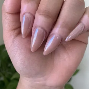 Excuse my discoloration on my skin pink chrome very pretty I
