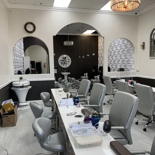 Beautiful new nail salon! Worth the wait for the remodel.