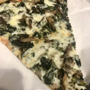 Spinach &amp; mushroom pizza