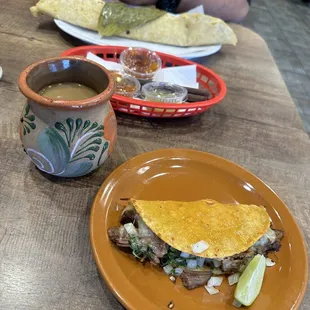 Quesabirria y cafe de olla