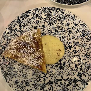 Torta di mele | Follow @biteswithbenz on Instagram for full review!