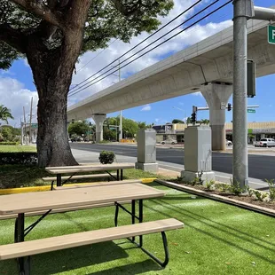 Seating area near by