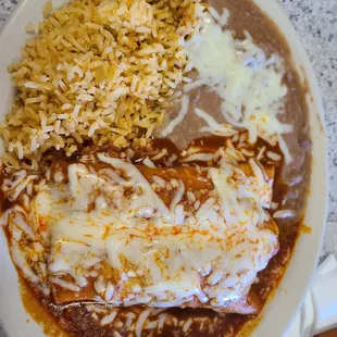 a plate of mexican food