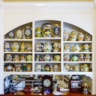Our display of hand crafted Maiolica Deruta Pottery Jars for La Biscotteria.