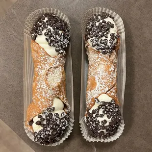 Cannoli with chocolate chips