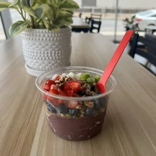 Açaí bowl with blueberries, strawberries, kiwi, walnuts, granola and mochi.