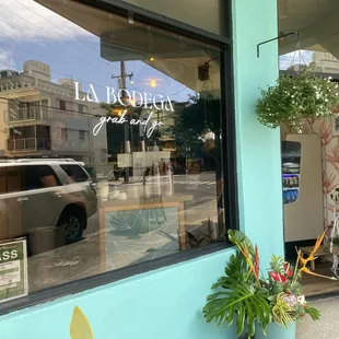 Grab and go place! La Bodega!  Today is their soft opening 6/25/24! Next to the Kailua Seasoning which they also own.
