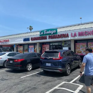 4/29/23 (sat): Market Exterior