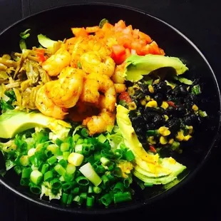 Shrimp fajita salad for when you're thinking healthy yet awesome tasting!