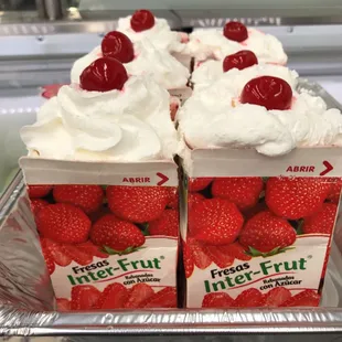 Fresas con crema! sabor de Mexico!