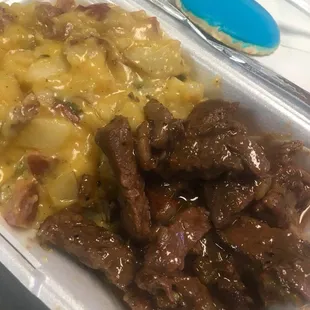 Gravy steaks w/ cheesy potatoes
