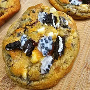 This is an online store. Look at this wonderful and flavorful cookie the name is The Cookinception.