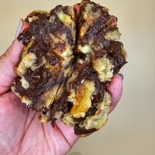 Vegan dark chocolate &amp; walnuts cookie